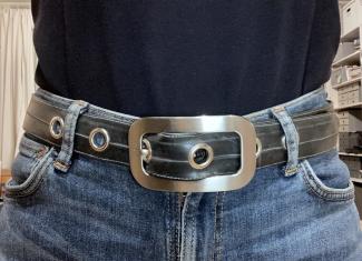 Gürtel aus Fahrradschlauch, schwarz mit Ösen und Schnalle aus Edelstahl,