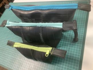 3 Kulturbeutel mit Reißverschluss in verschiedenen Farben, aus gebrauchten Fahrradschläuchen genäht